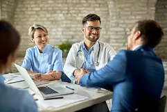 El seguro de hospitalización con subsidio es compatible con la Seguridad Social, entre otros seguros